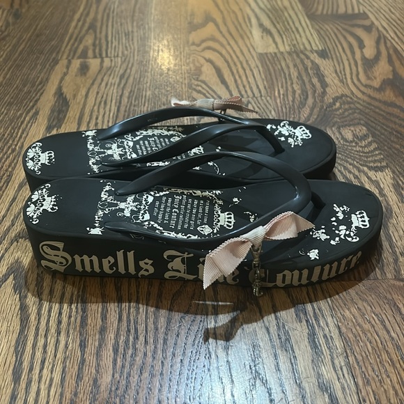 Juicy Couture Brown Flip Flops with Pink Bow Size 7.5 - Picture 3 of 4